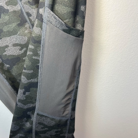 Fabletics Womens On-The-Go Powerhold High Waist Leggings Charcoal Camo Sz Medium - Picture 6 of 14